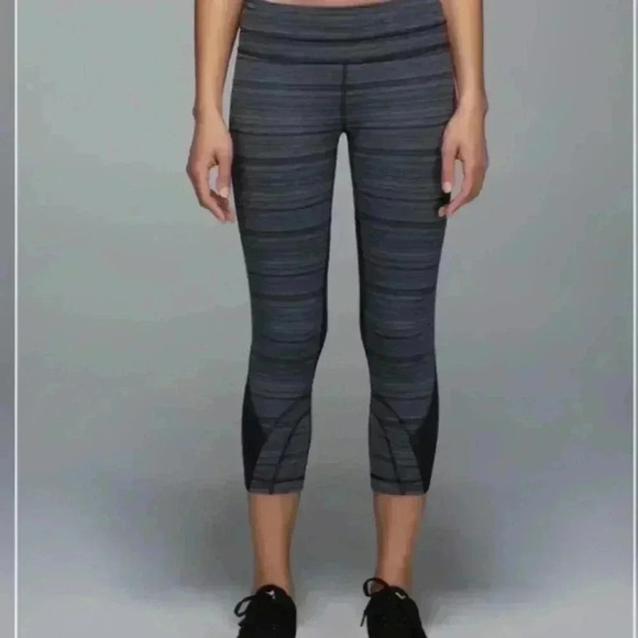 Lululemon Run Inspire Crop Size 8 EUC - Picture 5 of 12